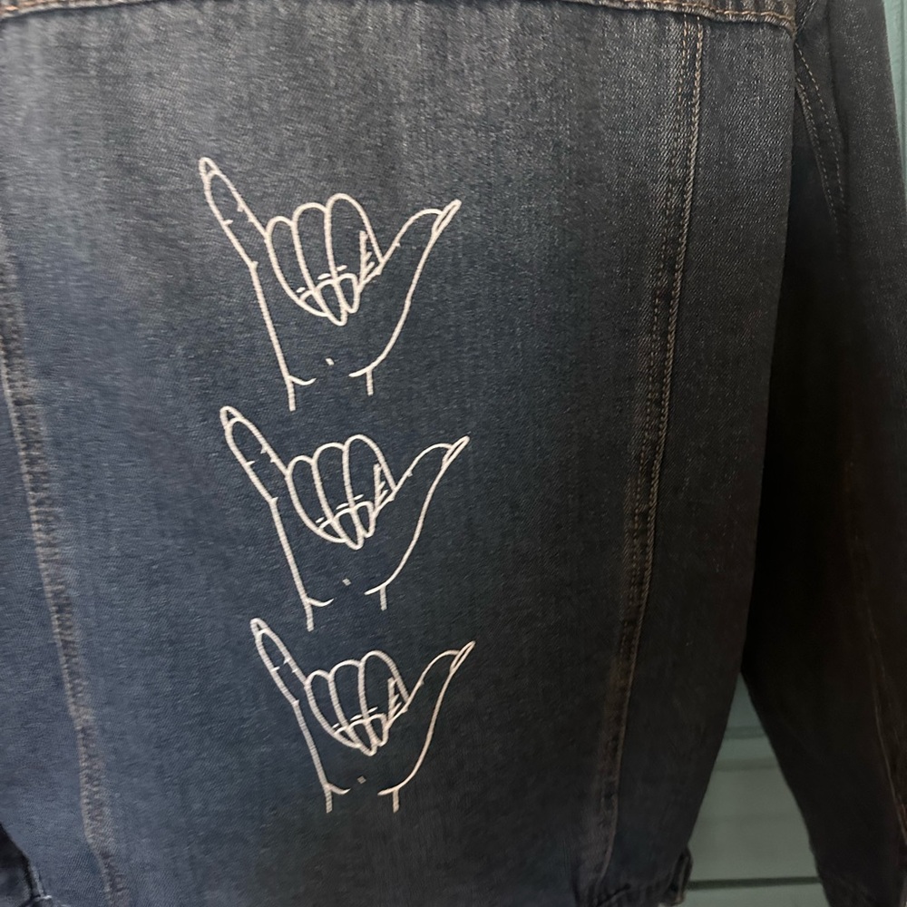 Blue Jean Jacket with Trucker Style and Point Collar